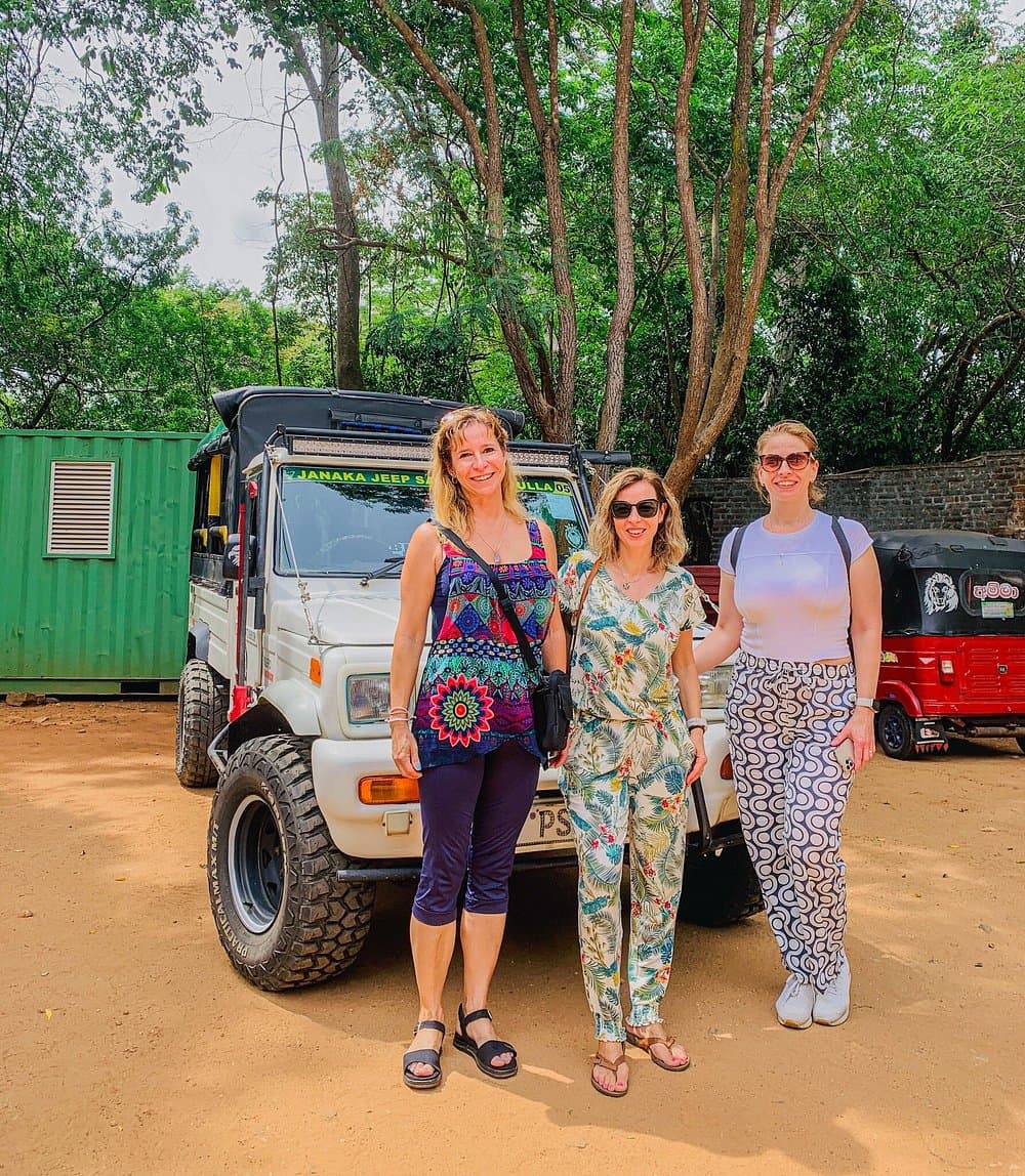 Proper safari attire with neutral colors and sun protection for Kaudulla